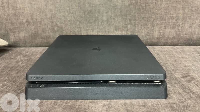 Playstation 4 (SLIM) 1