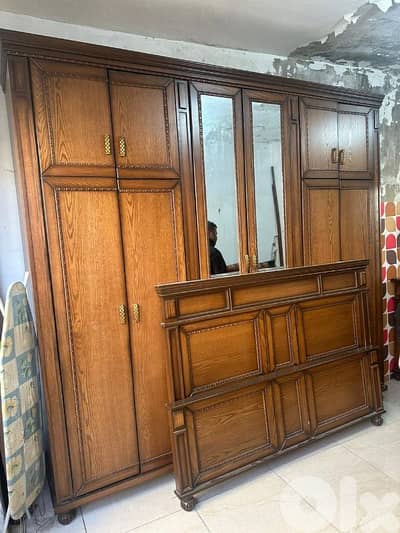 اوضة نوم ملكية خشب زان ولاتي ملبسة قشرة سنديان طابقين شبه جديدة