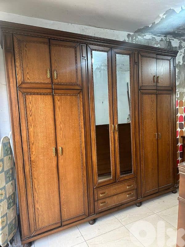 اوضة نوم ملكية خشب زان ولاتي ملبسة قشرة سنديان طابقين شبه جديدة 2