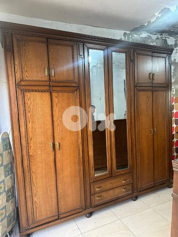 اوضة نوم ملكية خشب زان ولاتي ملبسة قشرة سنديان طابقين شبه جديدة 3