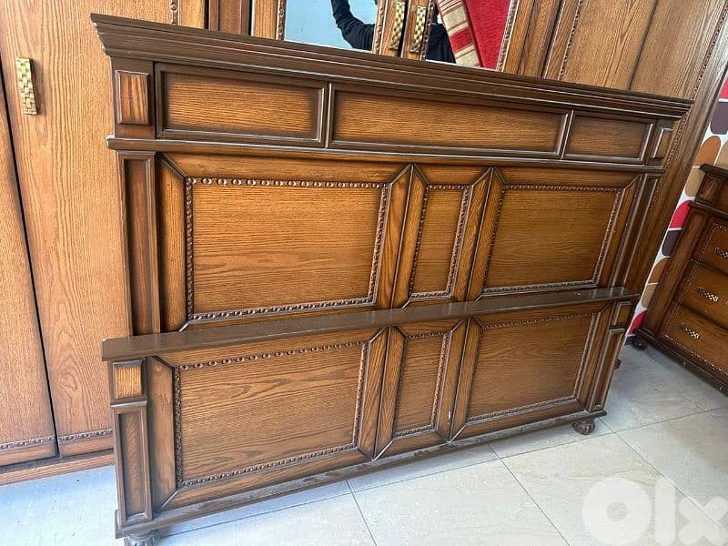 اوضة نوم ملكية خشب زان ولاتي ملبسة قشرة سنديان طابقين شبه جديدة 4