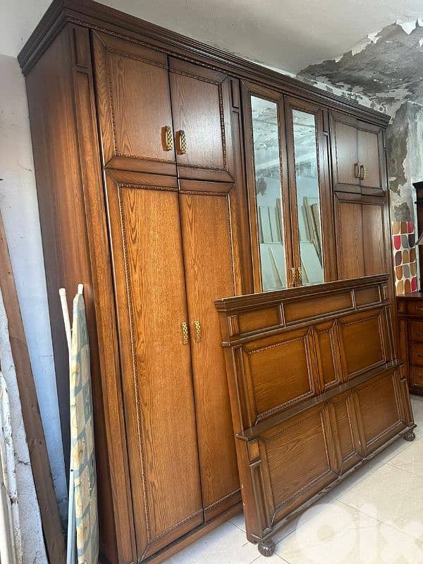 اوضة نوم ملكية خشب زان ولاتي ملبسة قشرة سنديان طابقين شبه جديدة 12