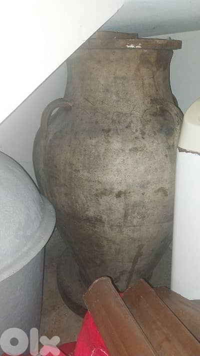 3 جرار فخار قديمة