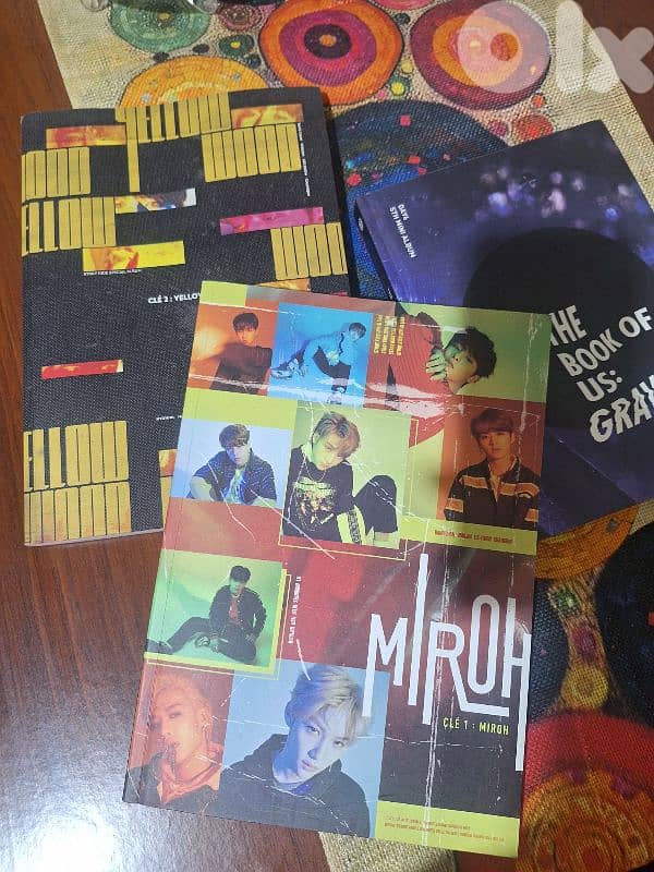 2 Stray kids album+ 1 Day6 album + Posters 0