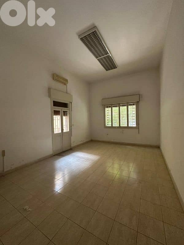 300sqm apartment for rent in Hamra 0