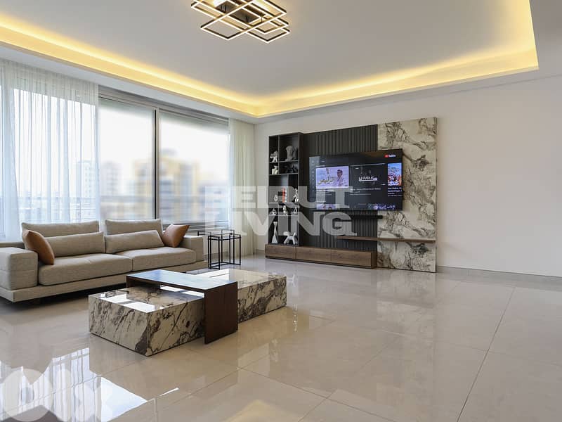 Brand New | Smartly Styled | Open View 0