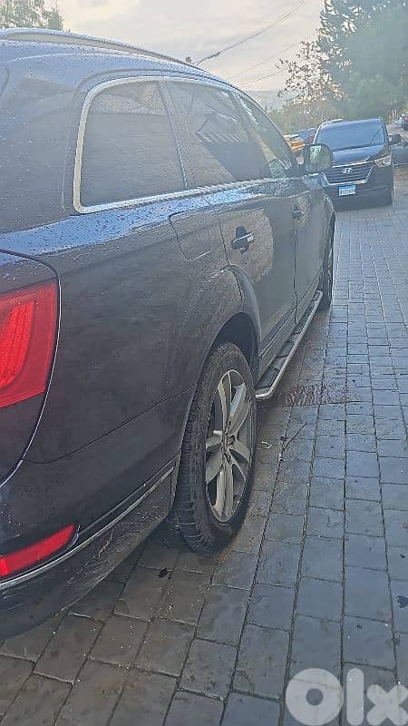 Audi Q7 2011 0