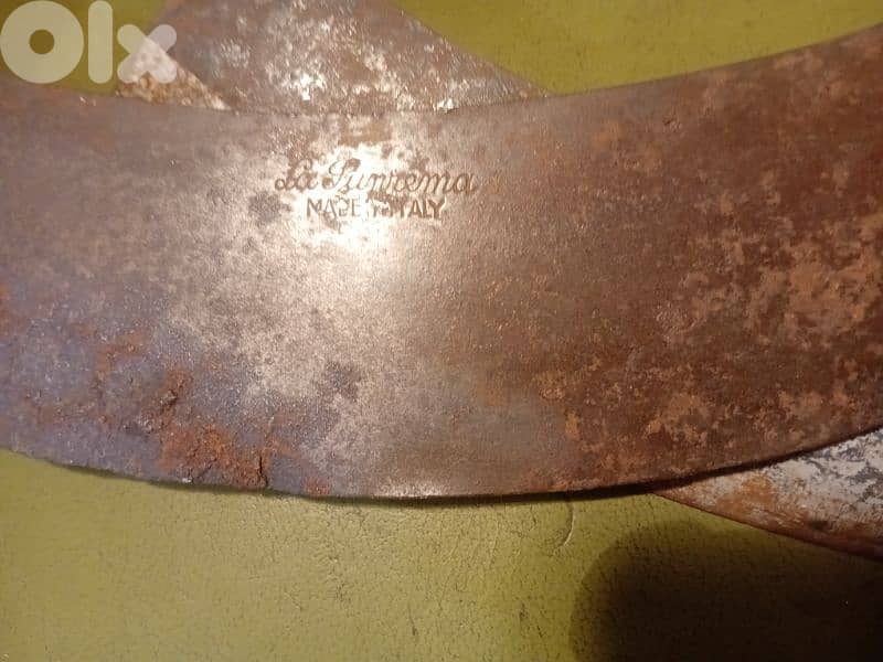 قطعتين من النوادر محفور الختم عليهن 1