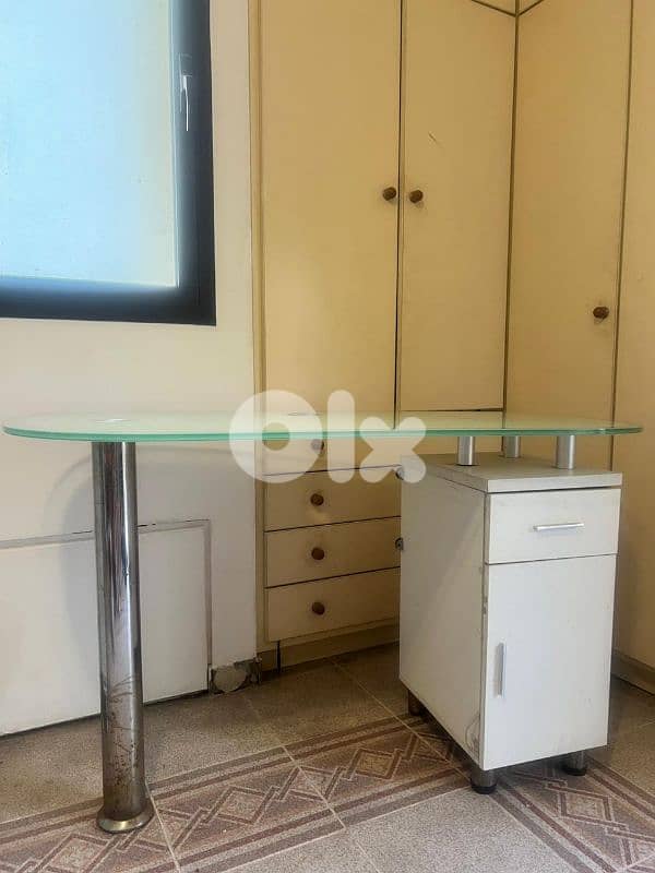 طاولة مكياج موجوده بي جونية السعر ٣٥ دولار ت ٠٣٣٢٠٠٣٦ 0