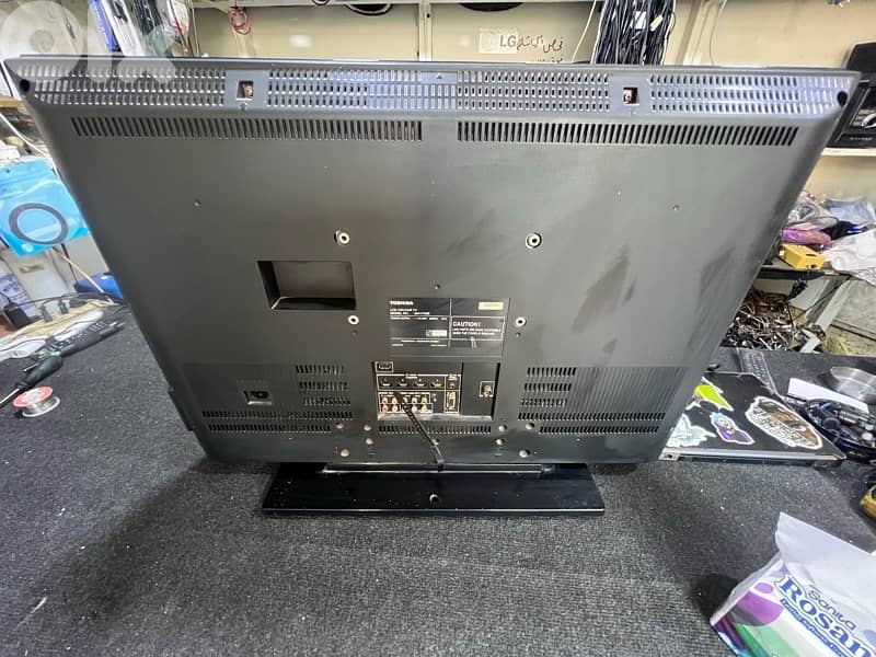 TOSHIBA LED TV 1