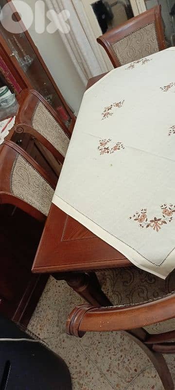 table and 6 chairs 4