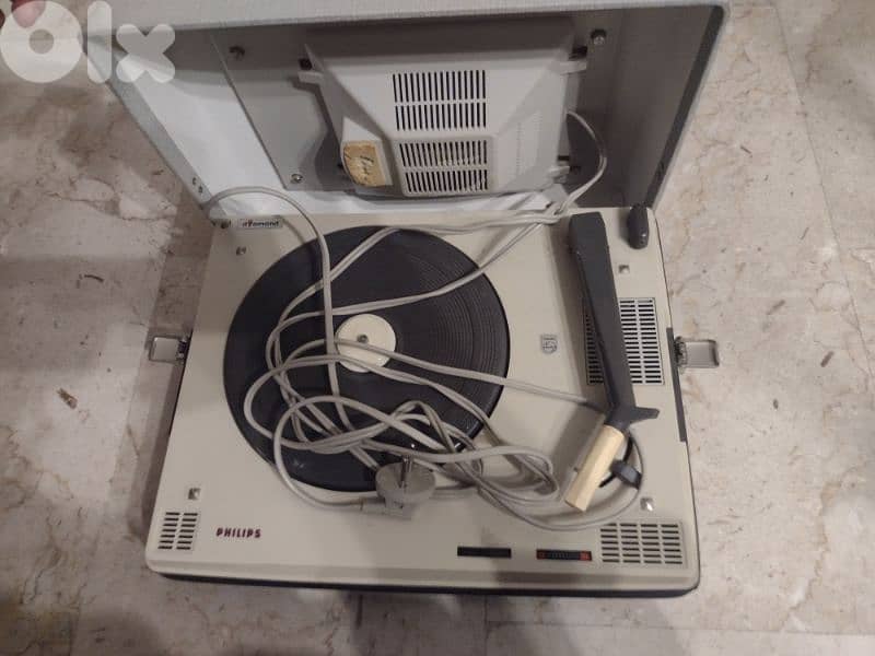 vintage record player 0