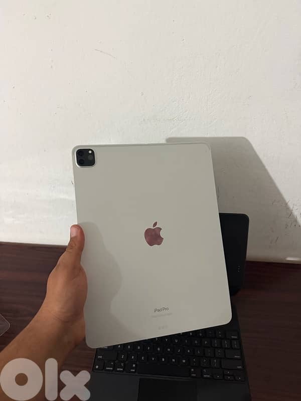 iPad Pro 12.9inch M2 (6th gen) 512Gb + Magic Keyboard 1