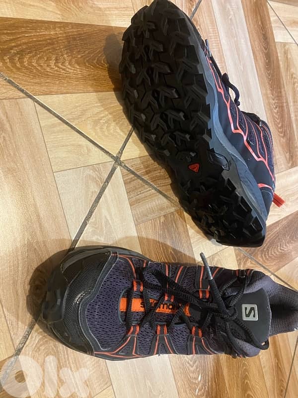 hiking running shoes salomon & jack wolfskin 4