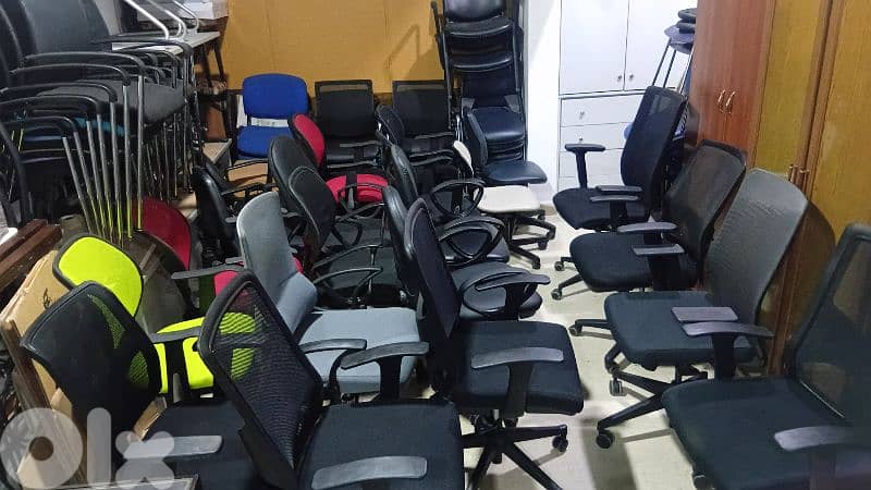 مكاتب كراسي اوروبي شبه جديد 1