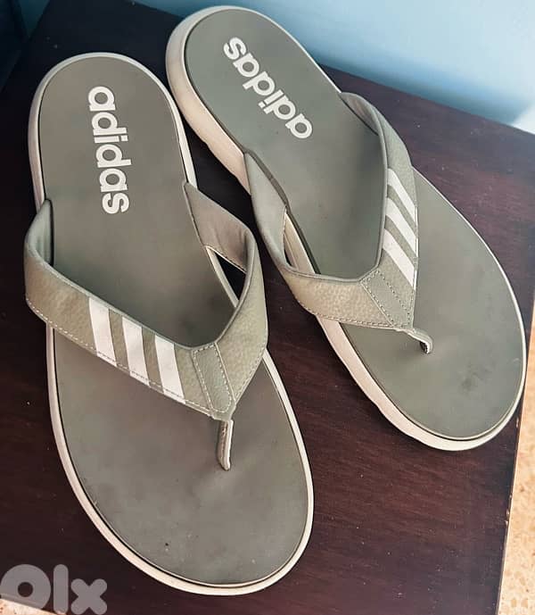 Adidas slipper 1