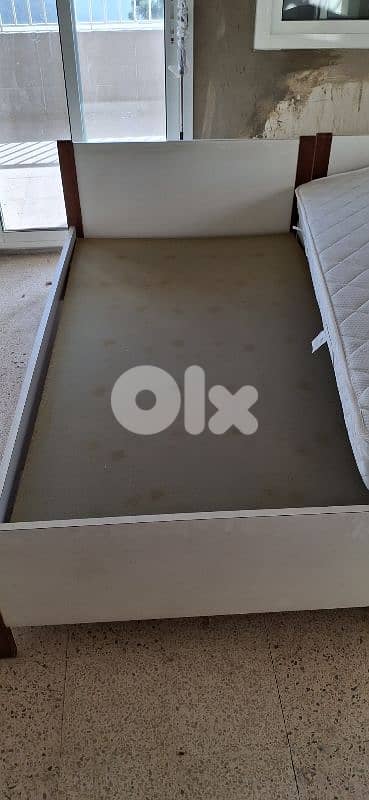 صلون كامل مع الطاولات وسريرين جداد مع فرشاتهم 3