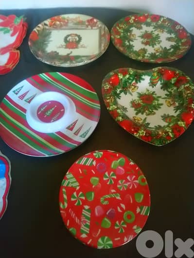 Christmas Plates, Serving Trays & Placemats — 18 Pieces Holiday Bundle
