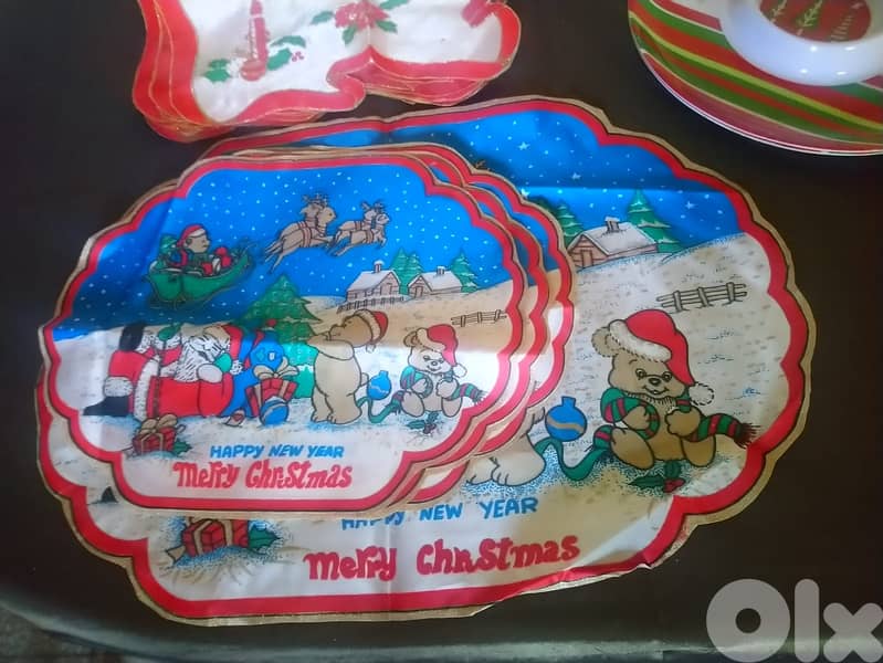 Christmas Plates, Serving Trays & Placemats — 35 Pieces Holiday Bundle 4