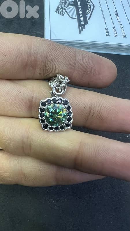 silver pandent moissanite 0