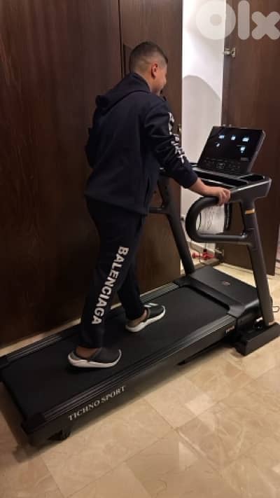 Motorized Treadmill 2.5 HP DC Motor 120 kg max weight