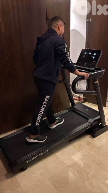 Motorized Treadmill 2.5 HP DC Motor 120 kg max weight 0