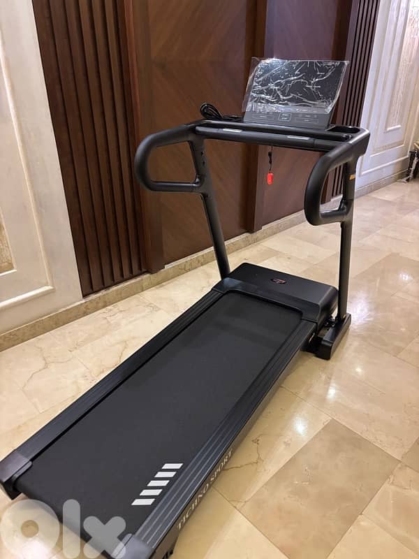 Motorized Treadmill 2.5 HP DC Motor 120 kg max weight 2