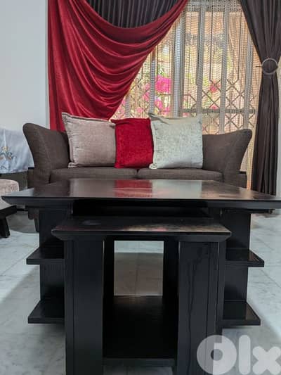 Black nesting tables