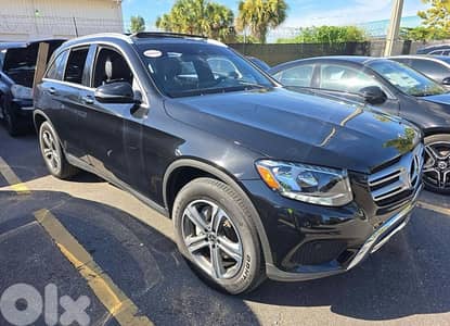 GLC 300 2017 ! 4matic ! Clean Carfax ! Arrived To Port Of Beirut !