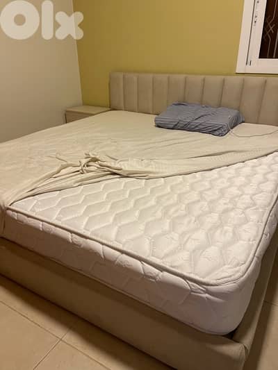 فرشة نوم مستعملة من شخص واحد ٣ سنوات، بحالة جيّدة