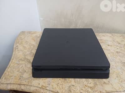 PS4 Slim 1TB+2 controlls+cd+cables