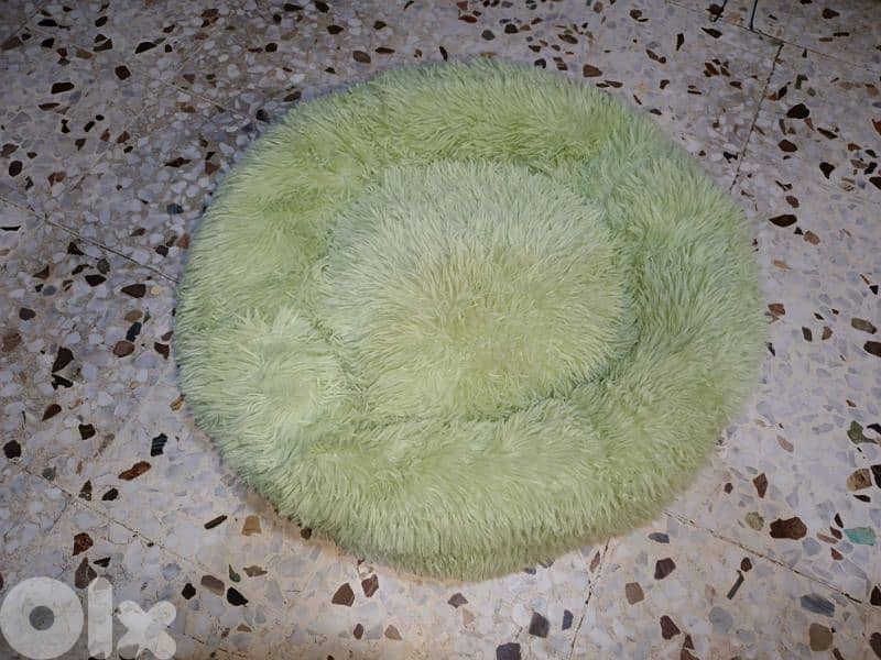 fluffy donut-shaped cat bed 0