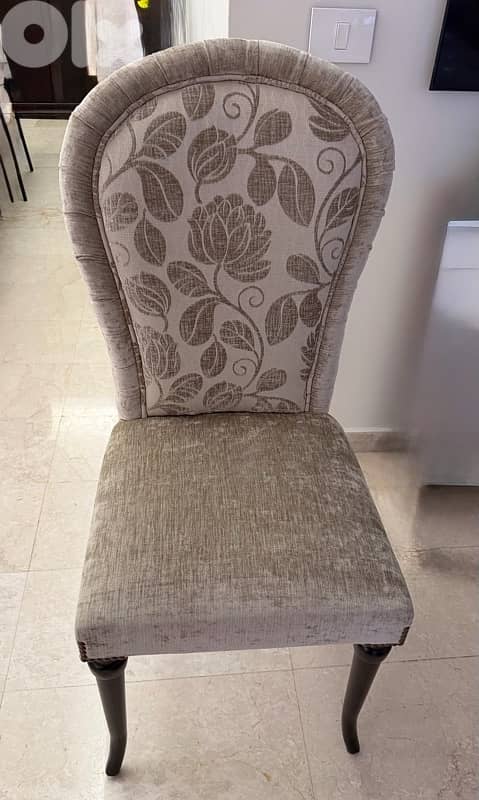 10 Dining table chairs 1