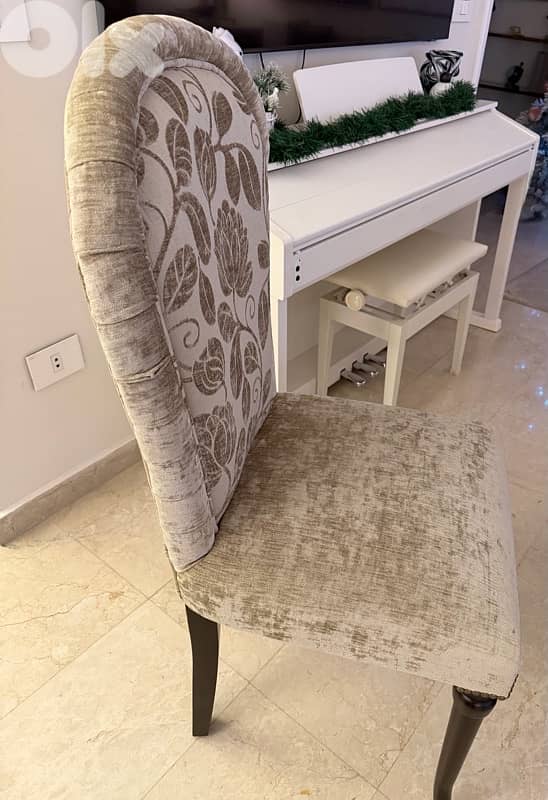 10 Dining table chairs 2