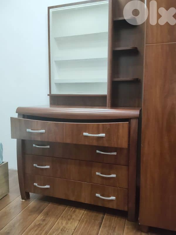 إمكانية شراء الخزانة بي $350و الكومود بي $150 8