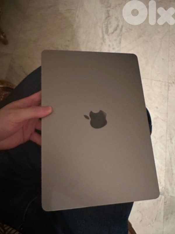 Macbook air m2 same as new 5