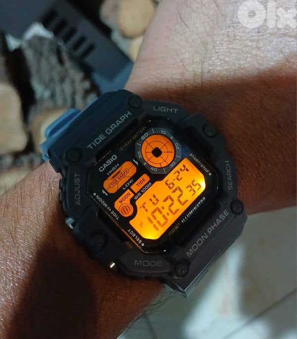 OriginaL casio Moon watch + warranty card  ساعة اصلية مستعملة مع كفالة 0