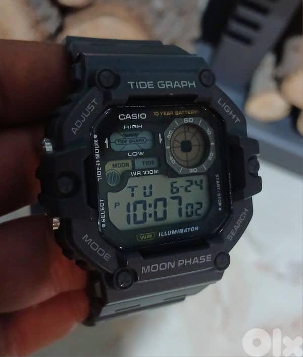 OriginaL casio Moon watch + warranty card  ساعة اصلية مستعملة مع كفالة 2