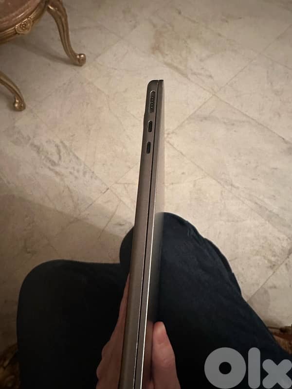 Macbook air m2 same as new 10