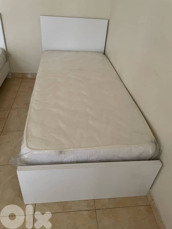 تخت مفرد مع فرشة جديدة من المعمل بافضل الاسعار 0