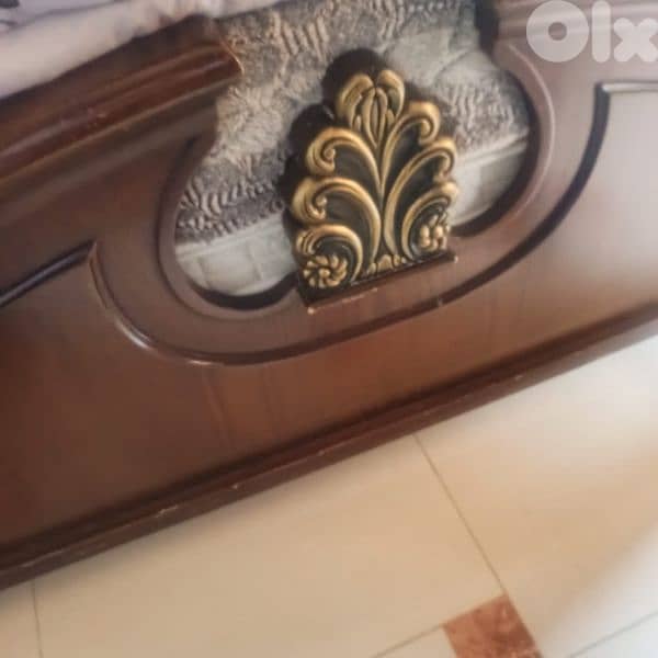 غرفة نوم كاملة للبيع بدون فرش 2