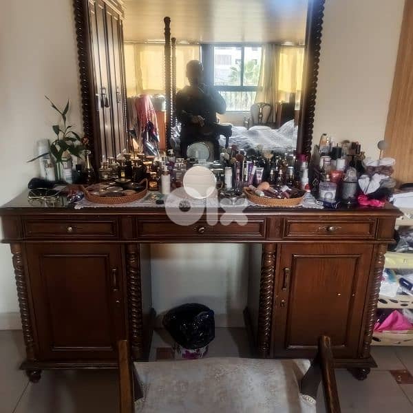 غرفة نوم كاملة للبيع بدون فرش 4