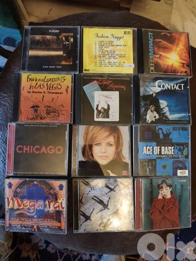 85 original cd's,music,with original vintage bag