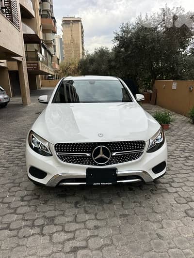 Mercedes GLC 300 coupe 4matic 2017 white on black & red (clean carfax)