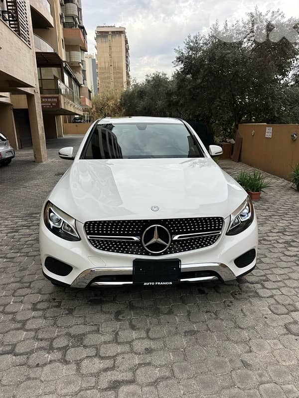 Mercedes GLC 300 coupe 4matic 2017 white on black & red (clean carfax) 0