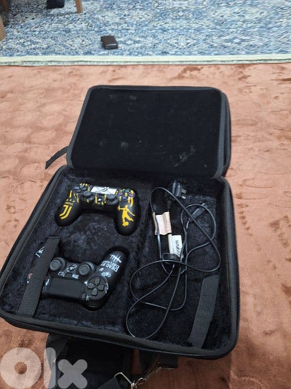 PlayStation 4 – 500GB with Two Controllers 2