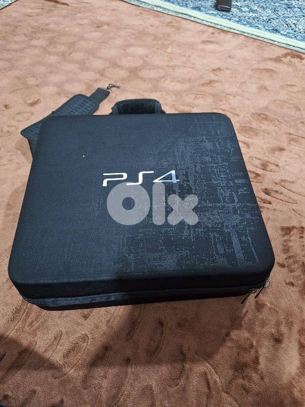 PlayStation 4 – 500GB with Two Controllers 3