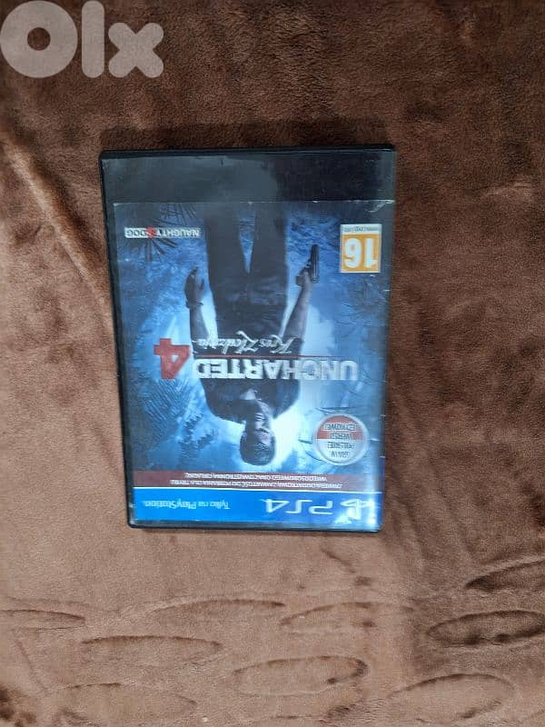 PlayStation 4 – 500GB with Two Controllers 4