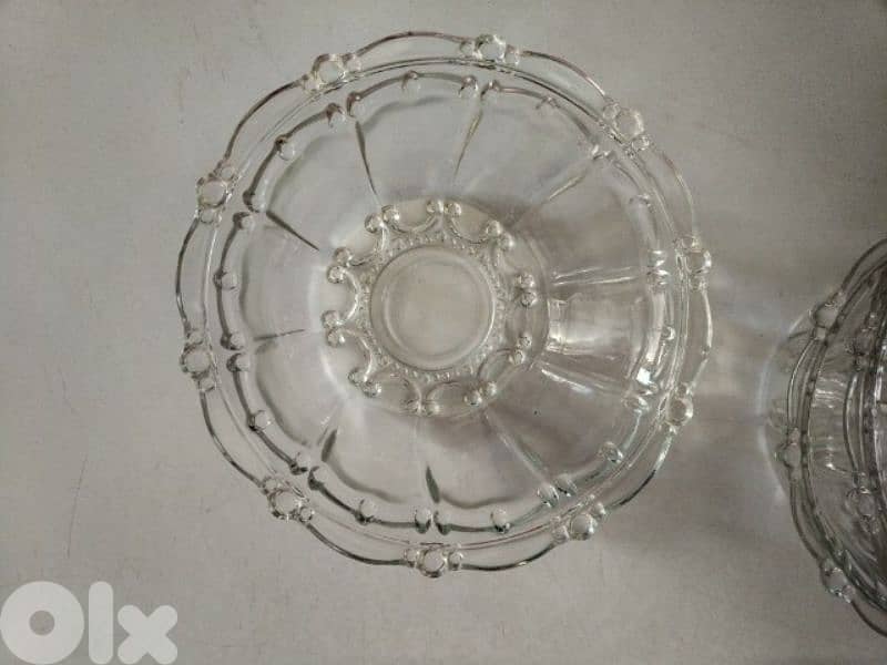 5 round glass cups - Not Negotiable 0