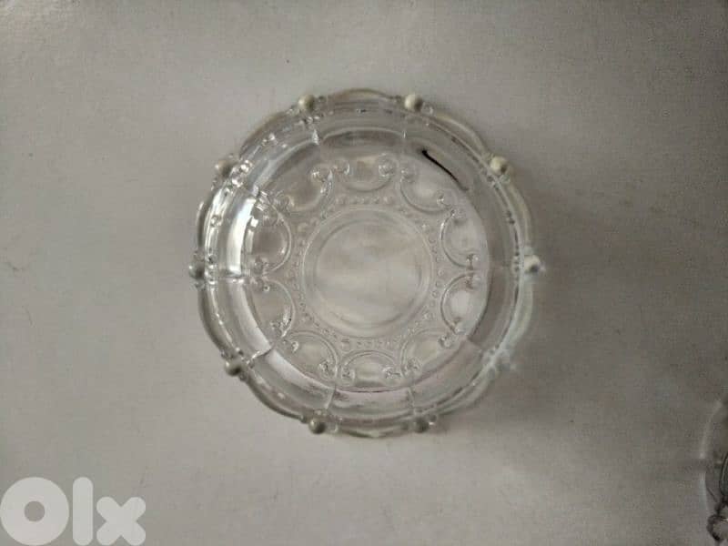 5 round glass cups - Not Negotiable 1